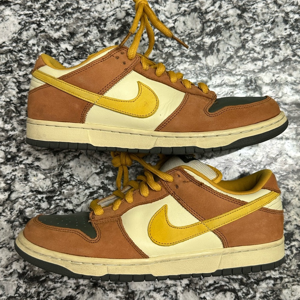 Nike dunk low vapor mineral size 10.5 pre owned